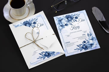 Mor çiçekli düğün davetiyeleri